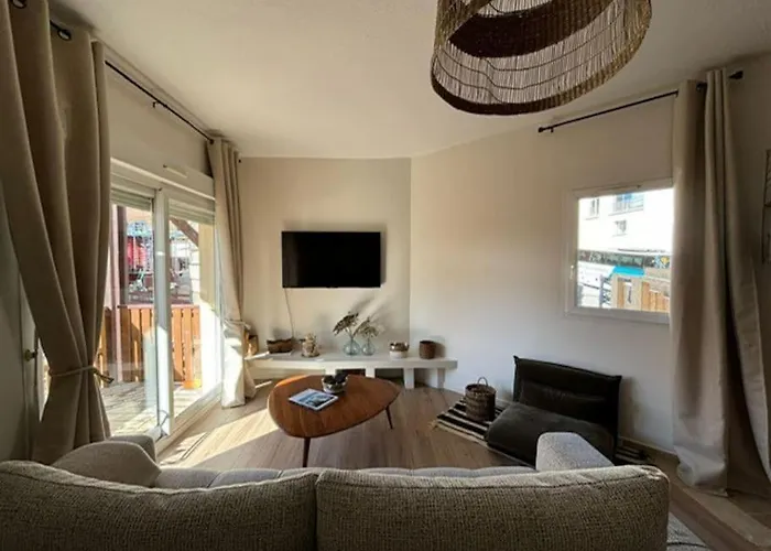 Appartement 3 Pieces, Spacieux En Plein Centre