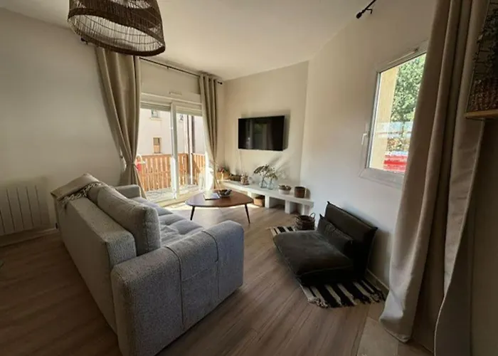 Appartement 3 Pieces, Spacieux En Plein Centre
