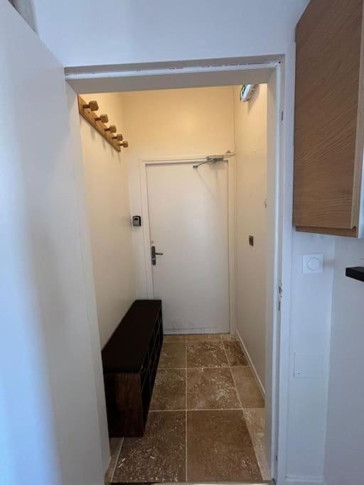 3 Pieces, Spacieux En Plein Centre Apartment