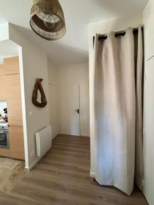 3 Pieces, Spacieux En Plein Centre Apartment *