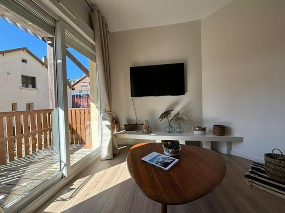 3 Pieces, Spacieux En Plein Centre Apartment *
